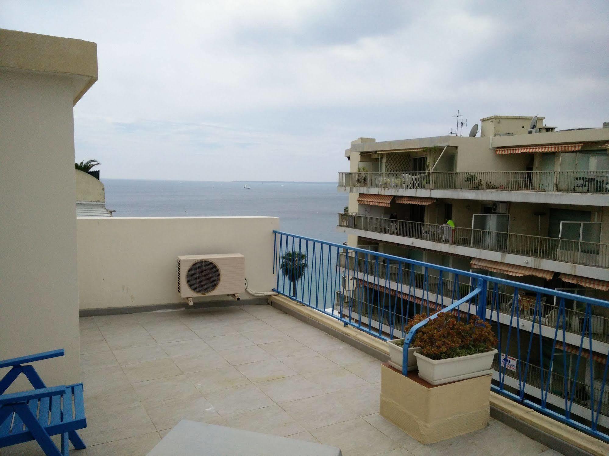 Hotel Courbet Juan-les-Pins Exterior photo